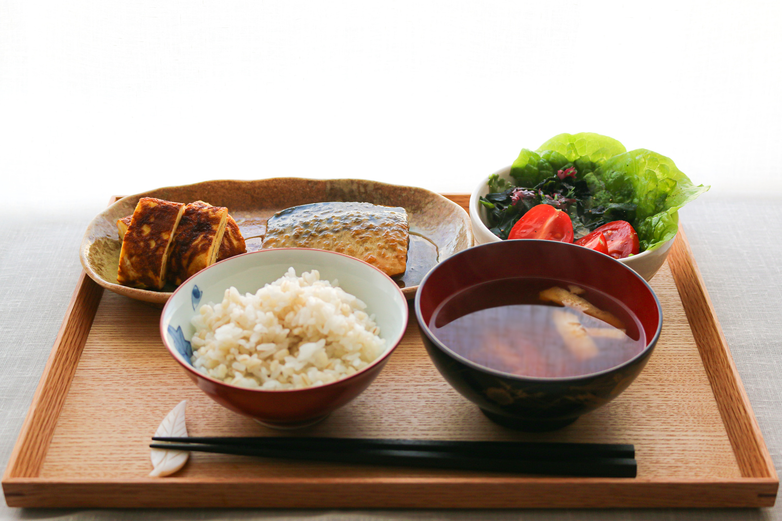 Jpanase healthy set meal "Miso-simmered set meal of salmon Saba no misoni teashu"